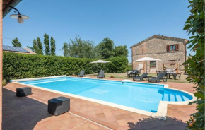 Amazing home in Tolentino with Outdoor swimming pool and 6 Bedrooms